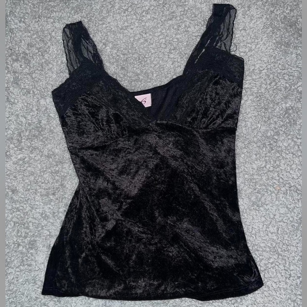 6 degrees discontinued 90s/2000s brand gothic black velvet and lace cami top